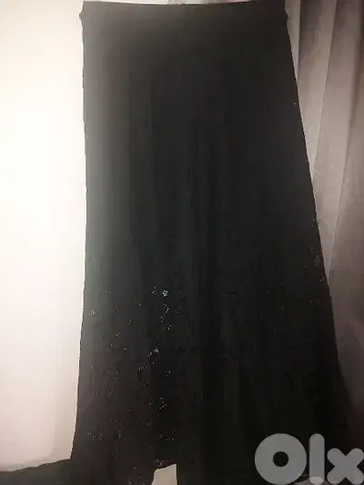 للبيع تنوره دنتيل طويله مبطنه خصر مغيط