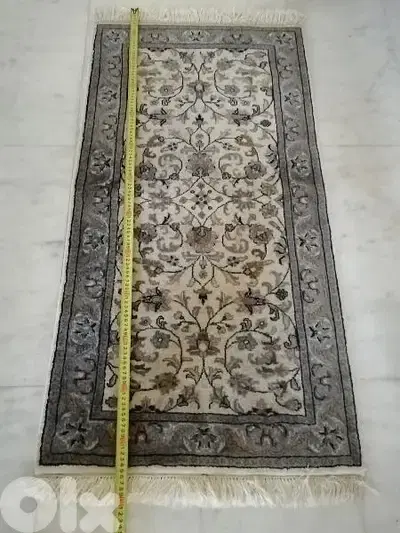 سجادة عجمية صغيرة