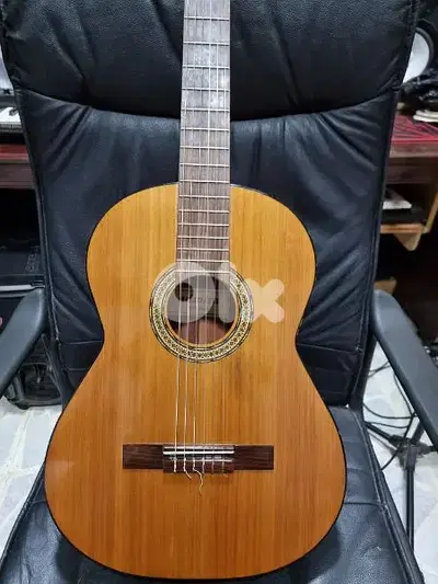 Admira Malaga Spanish Classical Guitar غيتار ادميرا إسباني للبيع