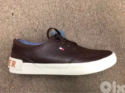 Tommy Hilfiger .