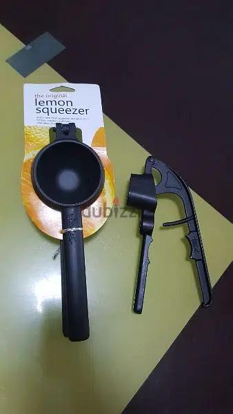 lemon squeezer and garlic press
