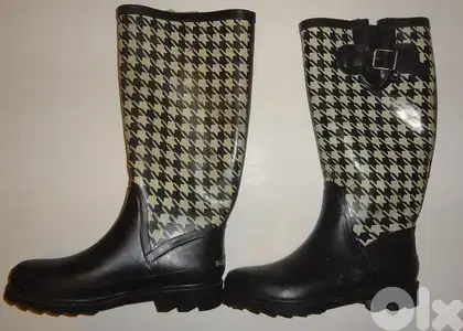 Burberry style rain boot rarely used size 38