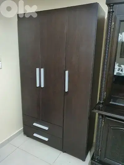 خزائن 3 درف 120cm جديدة من المعمل