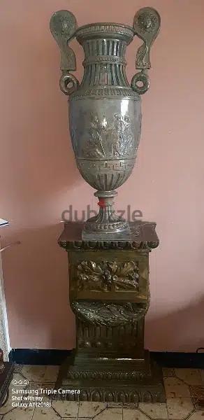 greeque vase alabaster with console  as a base