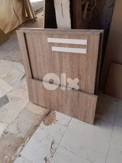تخت مفرد مع شفنيرة وكمود صغيرة