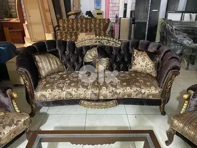 طقم كنبايات حفر خشب زان خمس قطع وطاولة