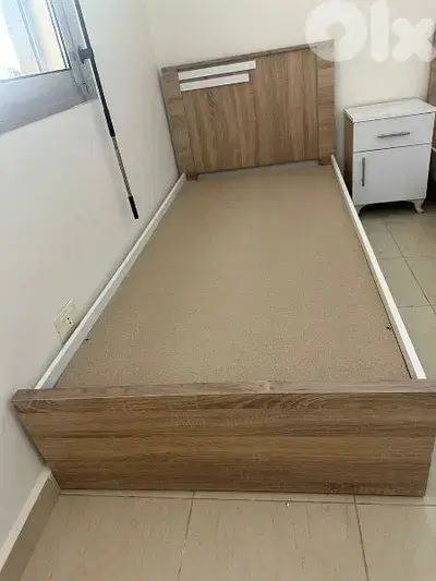 تخت مفرد 96 سم مع كمود صغيرة