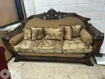 طقم كنبايات حفر خشب زان خمس قطع وطاولة