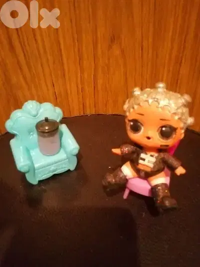 LOL OMG small wearing doll+her own shoes+Chair+saloon chair=13$