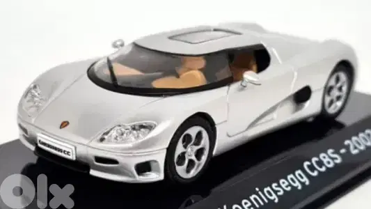 Koenigsegg CC8S (2002) diecast car model 1;43.
