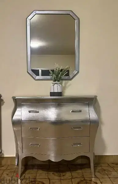 special design console + mirror