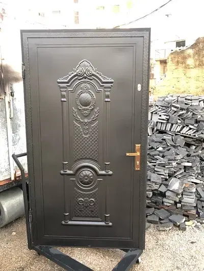 تصنيع و تركيب ابواب حديد حدادة افرنجية على انواعها
