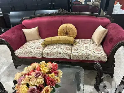 طقم كنبايات حفر خشب زان مع طقم طاولات