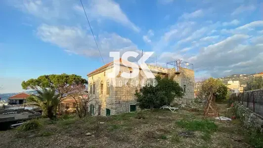 L15212- An Old Lebanese House In A Large Land In Kornet Chehwan