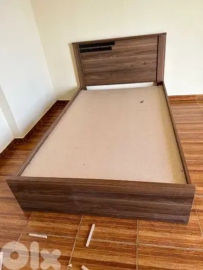 تخت مفرد ونص عرض 120 سم