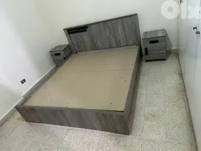 تخت مجوز عرض 170 سم مع كمود وشفنيرة مع مرايا
