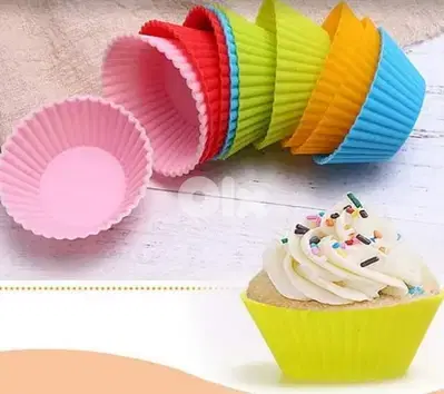 round and square cupcake molds