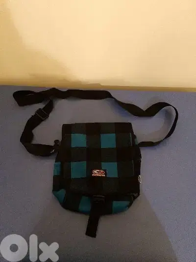 شنطة صغير مستعمل نضيف السعر 15$