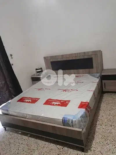 تخت مجوز عرض 170 سم مع فرشة وكمود صغار اتنين