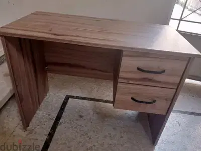 طاولة و مكتب