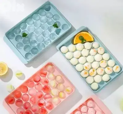 round ice cubes box