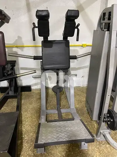 squat machine like new very good quality