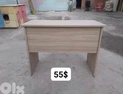 One meter office desks.            مكاتب صغيرة