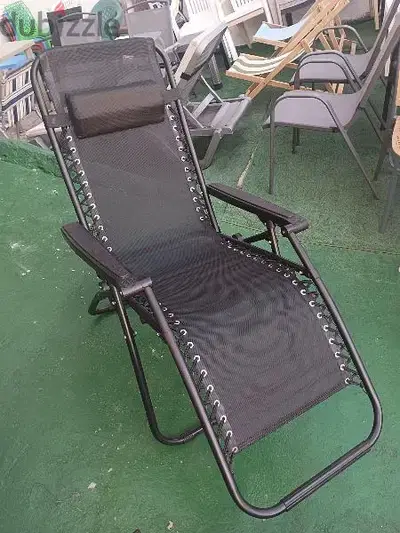 مقعد طويل للبحر