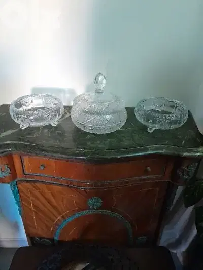 مطبقيه مع صحون سيكاره ٣٠ دولار
