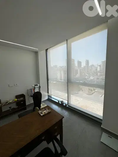Prime location and great condition office for rent in Dekweneh
