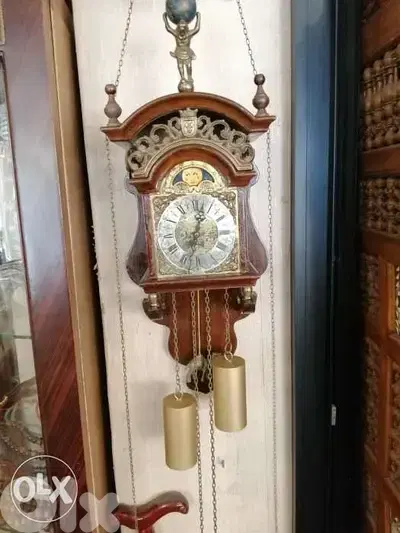 ساعة حائط مميزة أوروبية الصنع تعمل بشكل ممتاز جدا سعر لقطة clock
