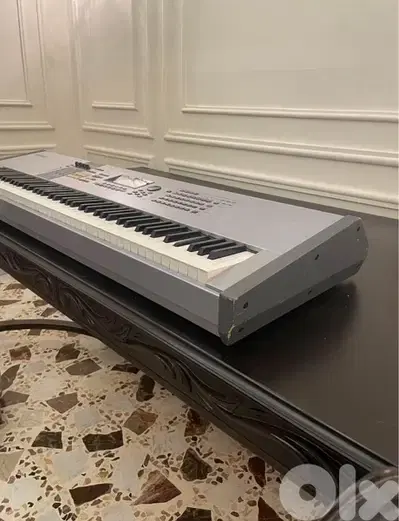 YAMAHA 2003 MOTIF ES8 Piano