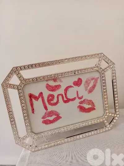 برواز صورة مع ستراس و خلفية من المخمل