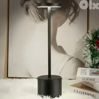 Modern Aluminum Table Lamp – Cordless Design with Dimmable Lighting