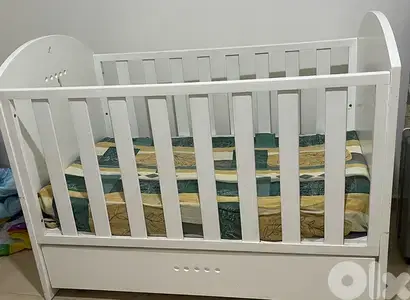 baby crib wood