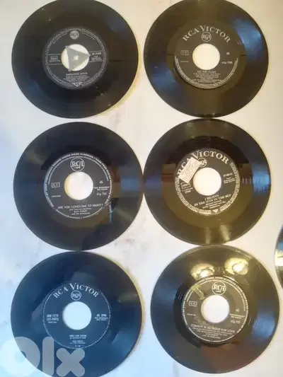 Elvis Presley 7 45t 7" vinyl collection sold together in v g cond