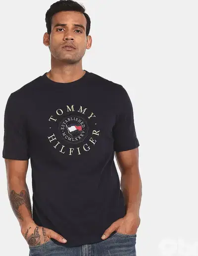 Tommy Hilfiger - Black T-Shirt size L
