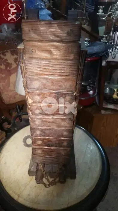 ستاند قناني خشب قديم