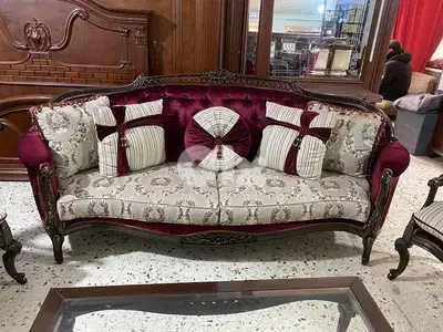 طقم كنبايات حفر خشب زان خمس قطع وطاولة