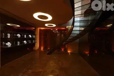 Luxurious High-End Store For Rent In The Heart Of Downtown