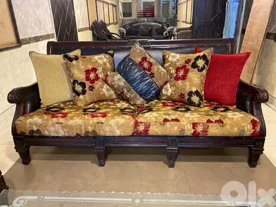 طقم كنبايات ملكي حفر خشب زان اربع قطع وطاولة