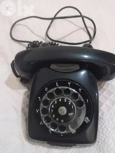 Old Black Telephoneتلفون بكرة اسود قديم