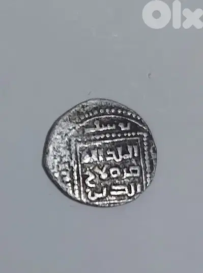 عملة فضة للناصر صلاح الدين الايوبي  حوالي العام ١١٩٠ م