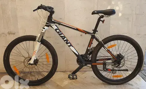 Giant Rincon 3x8 speed disc brakes lockout suspension
