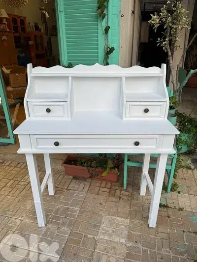makeup table