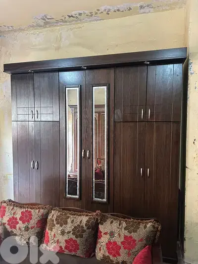 خزانة عشر درف كتير نظيفة