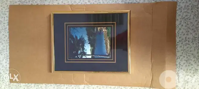. لوحة ازرق. طول ٢٦ وعرض ٢١سمpainting blue or pink