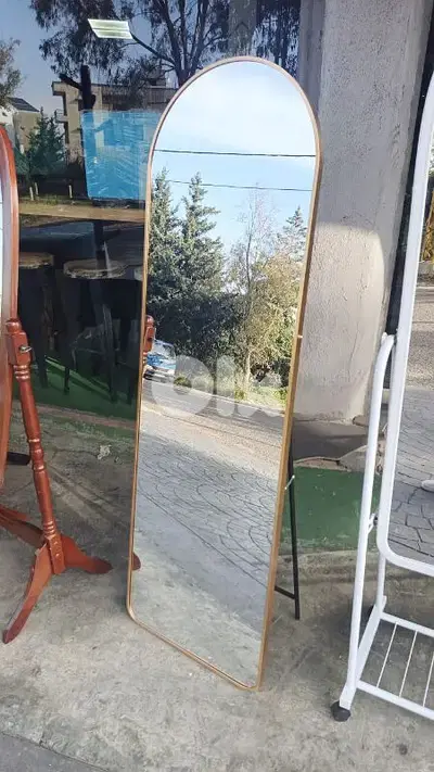 مراية مع ستاند.  Mirror