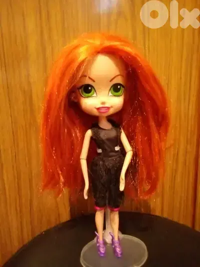 BEATRIX POPSTAR -LARK, RARE Great doll 30Cm long hair Articulated body