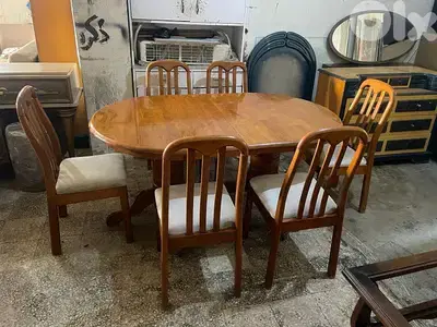 طاولة مع ست كراسي بتتكبر وبتتصغر